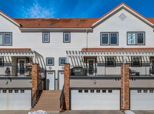 37 SE Royal Oak Plz NW, Calgary, AB T3G 0B3