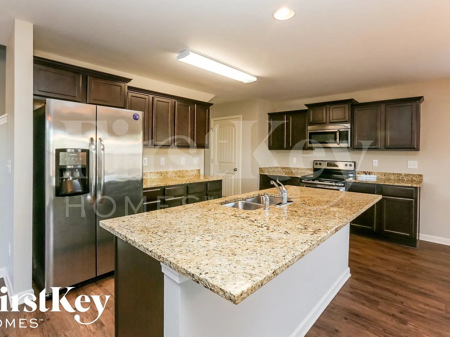 4 bed, 2.5 bath, 2130 sqft, $2,355 — Photo 4