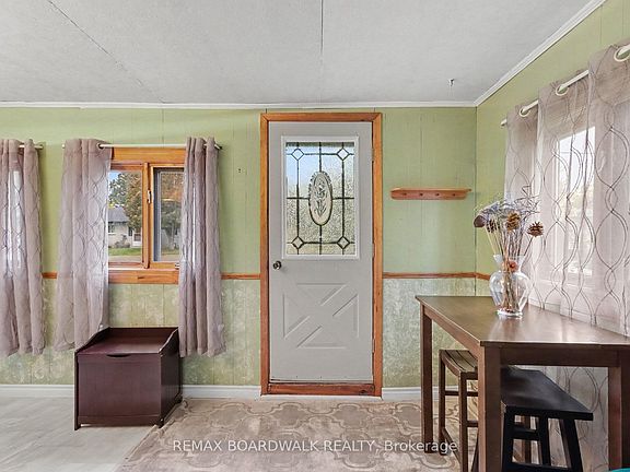 4th image of 174 Munro St