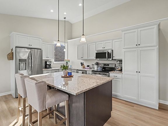 5th image of 7152 Desmond Ln