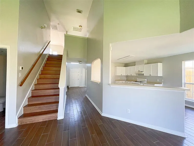 6638 Chantalle Dr — Photo 9