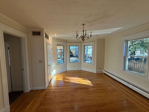 4th image of 40 Lincoln Ave #1