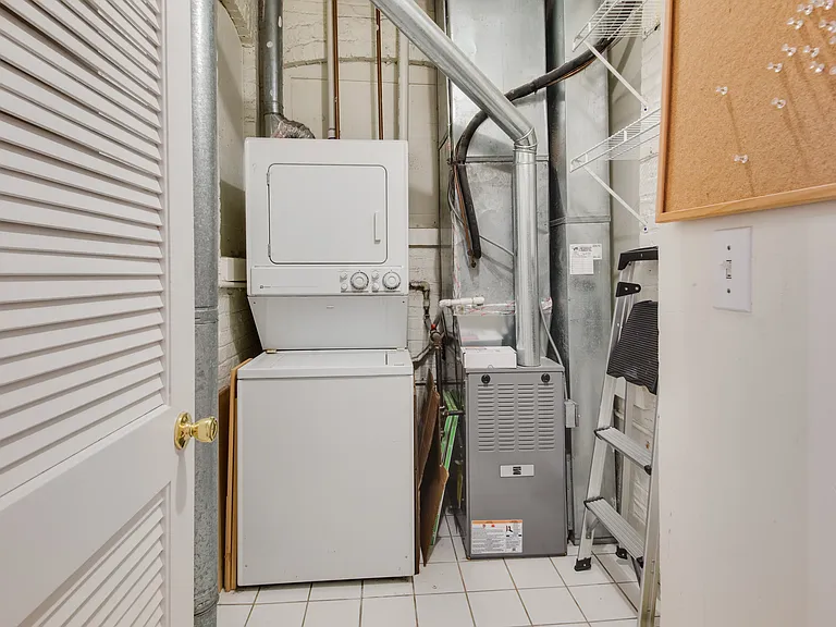 5207 S Blackstone Ave — Photo 17