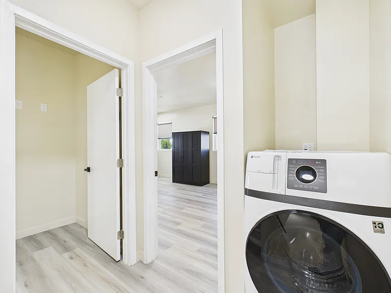 8457 N Langdon Ave — Photo 18