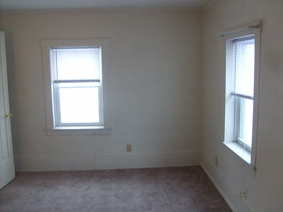 3rd image of 123 W Market St