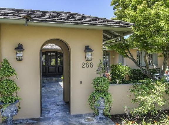 3rd image of 288 Marchmont Dr
