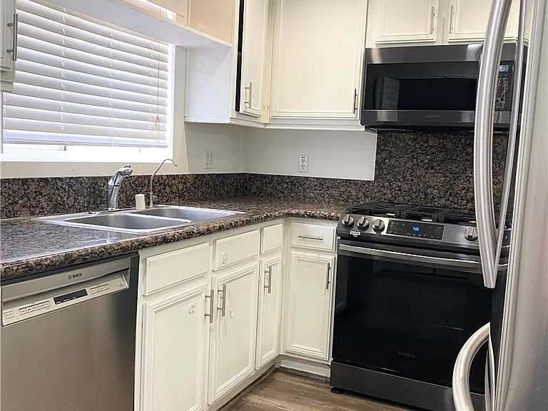 532 N Mariposa Ave #104 — Photo 8