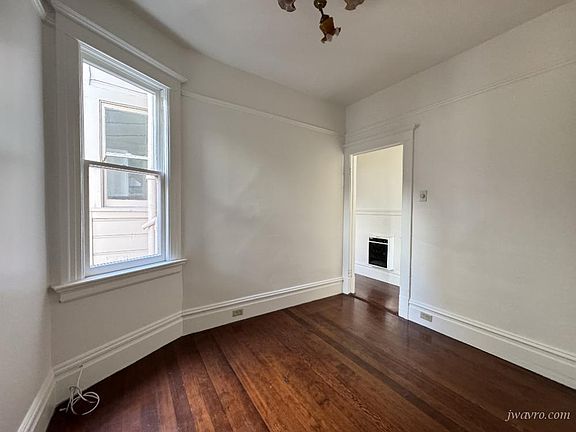 5th image of 285 Lily St