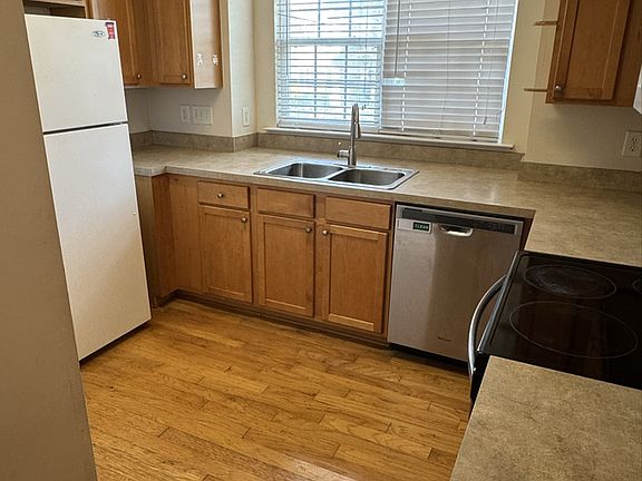 4th image of 220 Tylerway Ln