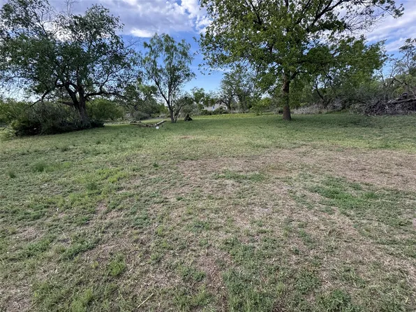 906 W 4th St, Sweetwater, TX 79556