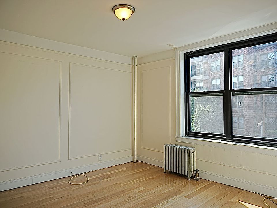 2nd image of 3049 Crescent St APT H2c5