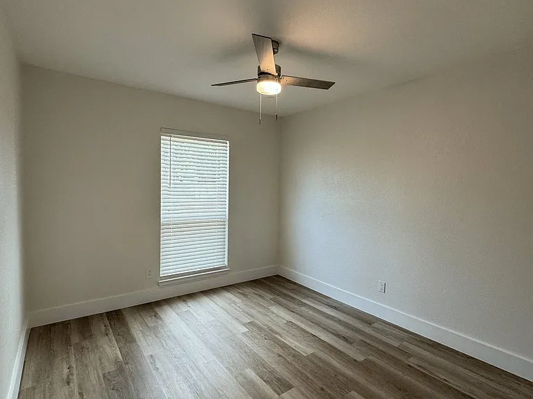 625 Camilla Ln #625 — Photo 13