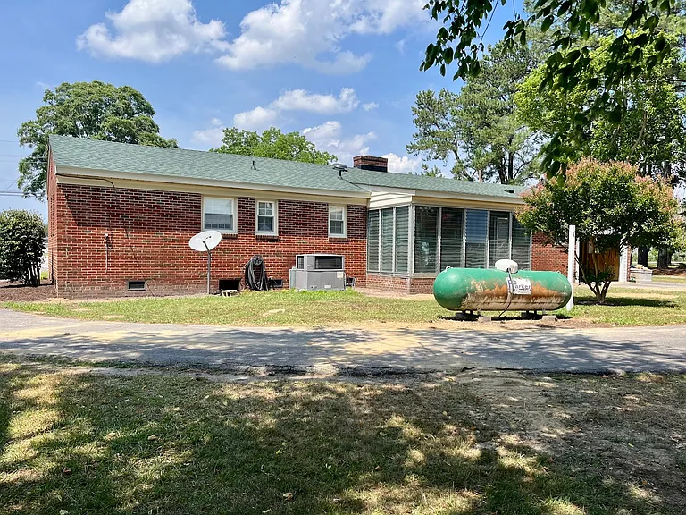 513 E Main St — Photo 3