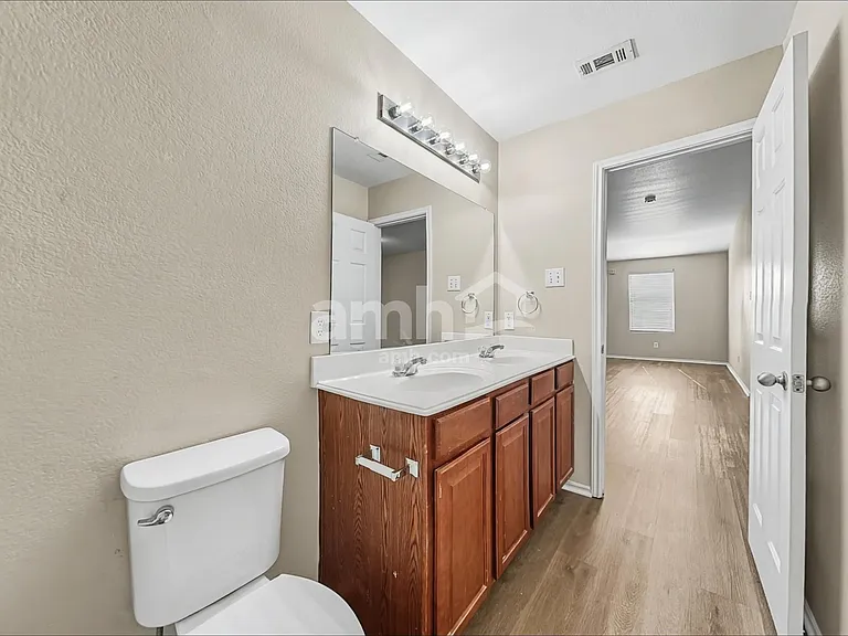 429 Grant Ln — Photo 19