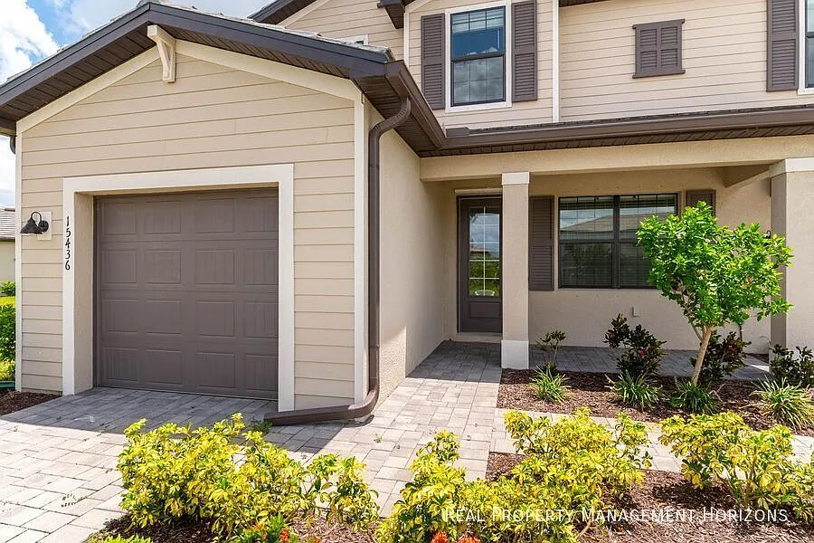 Luxury Lakewood Ranch Living in Lorraine Lakes: 5-Bed 4.5-Bath Home Available Now — Photo 2