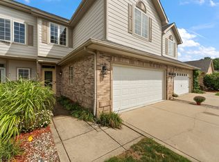 8092 Tuckaway Ct, Winfield, IN 46307
