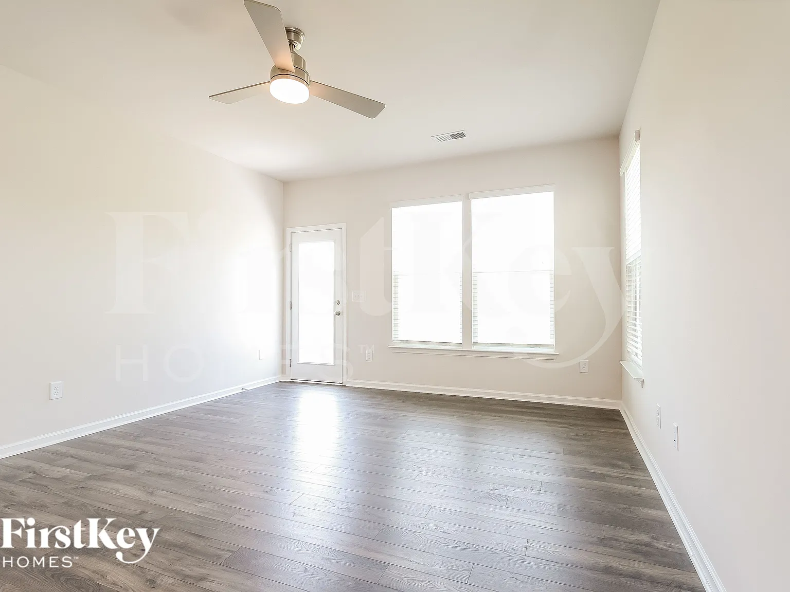4 bed, 3.5 bath, 2376 sqft, $2,270 — Photo 3