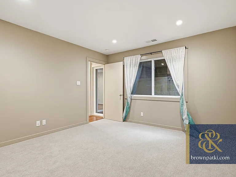 487 Crestmont Dr — Photo 17