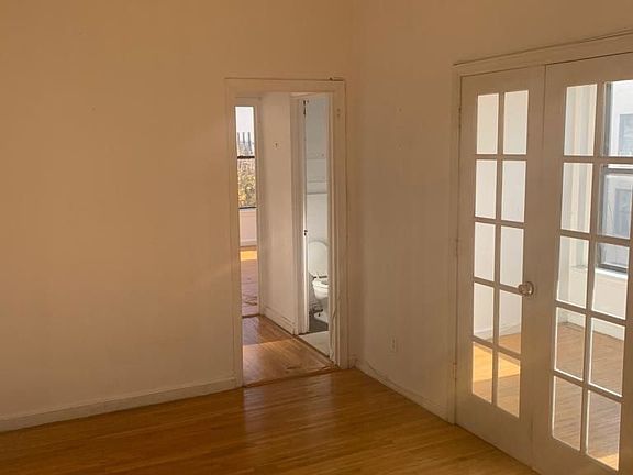 5th image of 401 E 83rd St #5