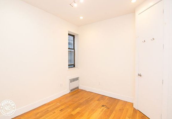 3rd image of 1058 Bergen St #4RB