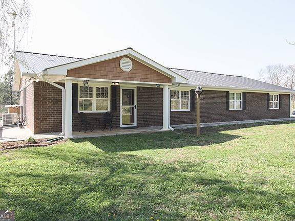 2nd image of 249 Cooper Rd SE