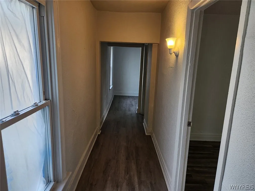 2 bed, 1.0 bath, 2044 sqft, $1,200 — Photo 4