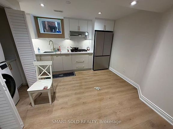 2nd image of 6 Ridware Cres