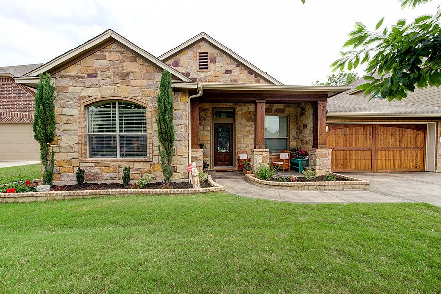 1st image of 310 Walsh Glen Dr
