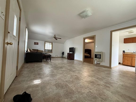 2nd image of 231 E Live Oak St #B