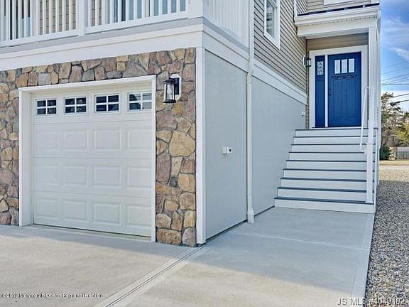 2nd image of 204 Roanoke Ave