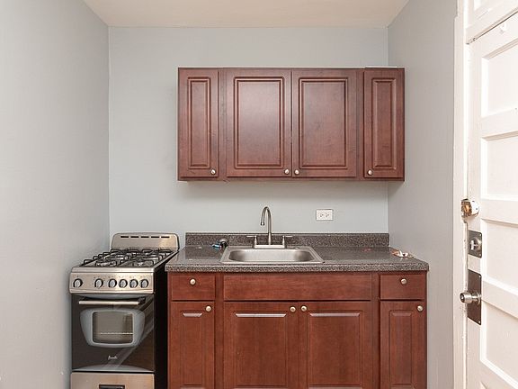 2nd image of 3261 W Wrightwood Ave #L1