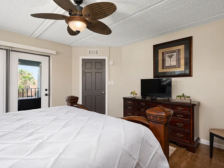 132 E Gardenia St #6 — Photo 11