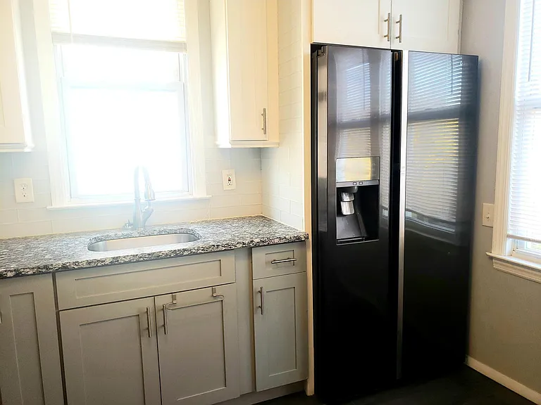 130 Grant Ave — Photo 3