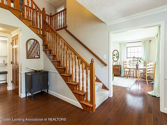 4th image of 2139 Woodfield Rd