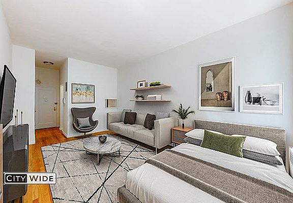 4th image of 320 E 89th St #1C