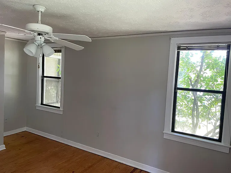 2123 University Blvd S — Photo 11