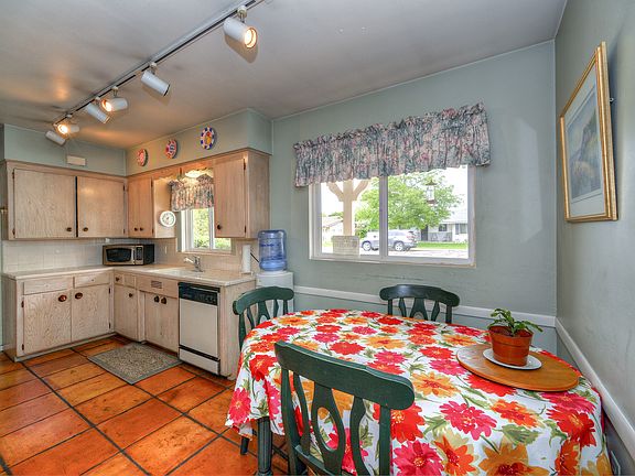 5th image of 5109 E Pinchot Ave