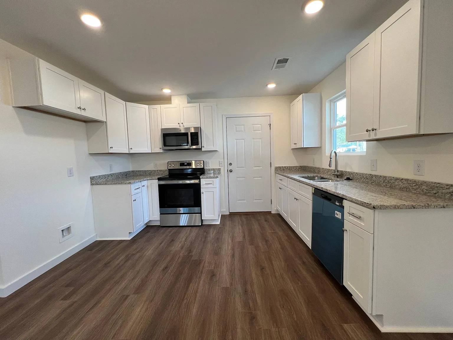 103 Alice Dr — Photo 4