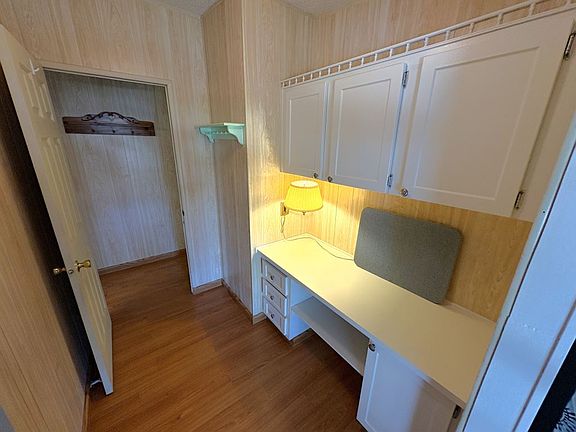 5th image of 4373 Tyrone Ave #4373