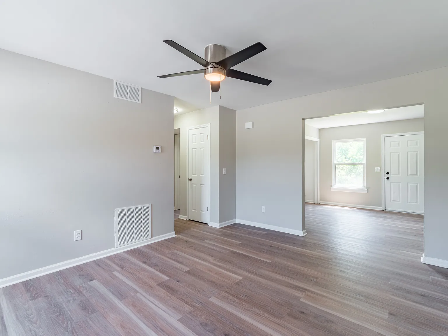2 bed, 1.5 bath, 800 sqft, $1,195 — Photo 2