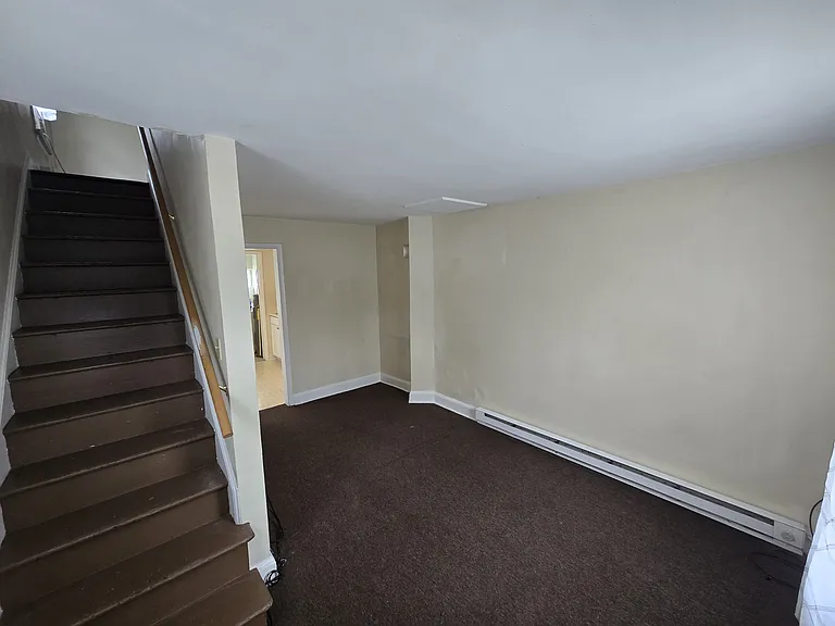 324 Woodstock Ln — Photo 2