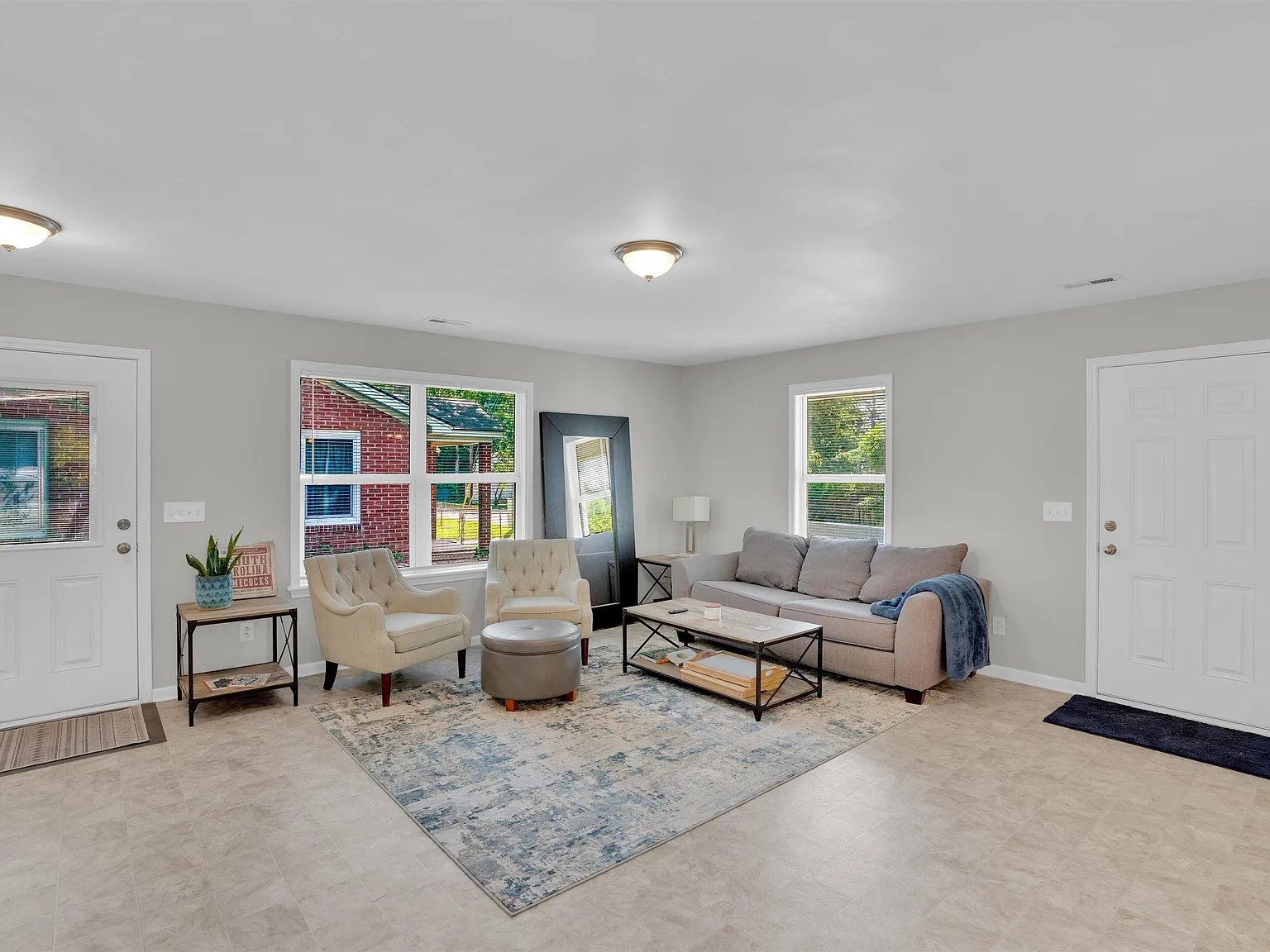 3 bed, 1252 sqft, $1,900 — Photo 4