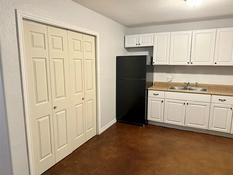 709 San Saba St #A — Photo 9
