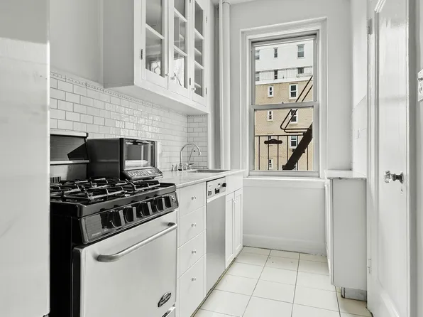 242 East 19th Street image 9 of 15