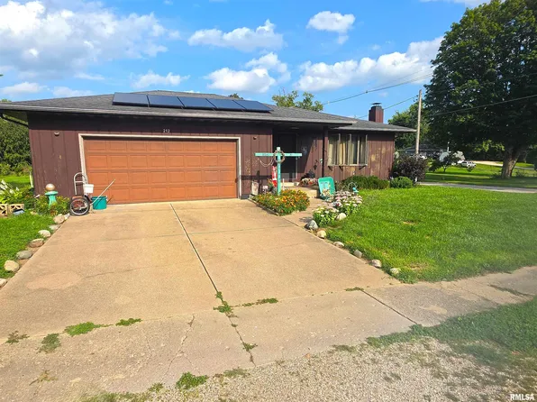 212 S Park St, Washburn, IL 61570