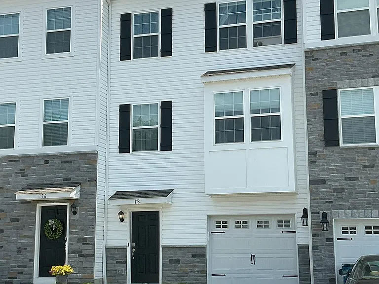 178 Bell Ct — Photo 1