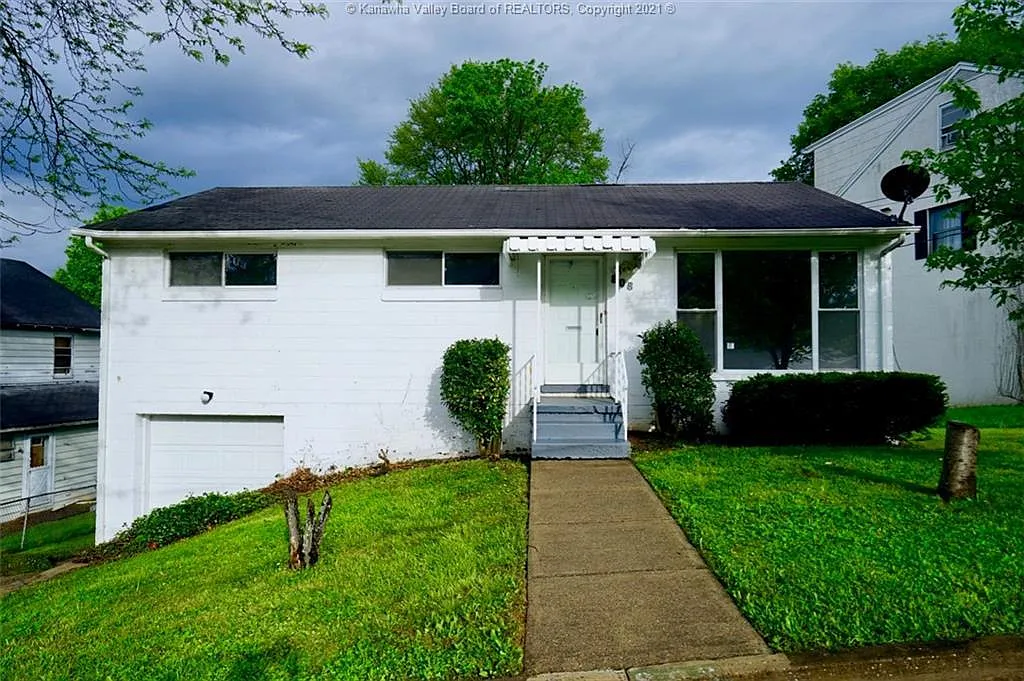 808 Saunders St photo 1