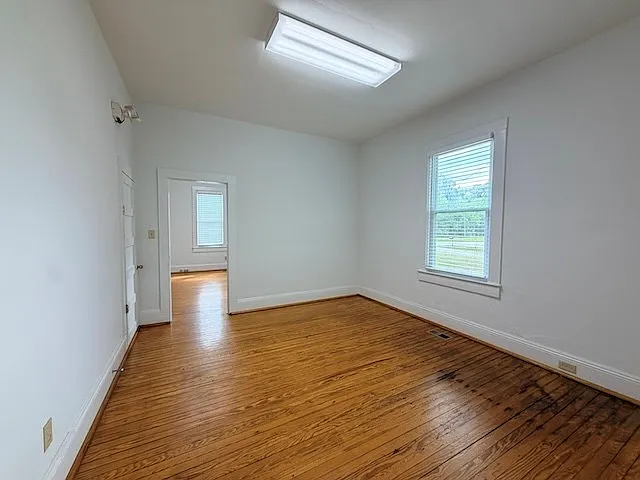 503 E Main St — Photo 14
