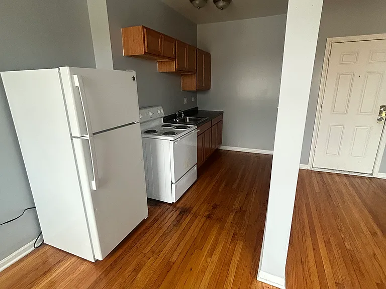 2207 E 75th St #3I — Photo 4