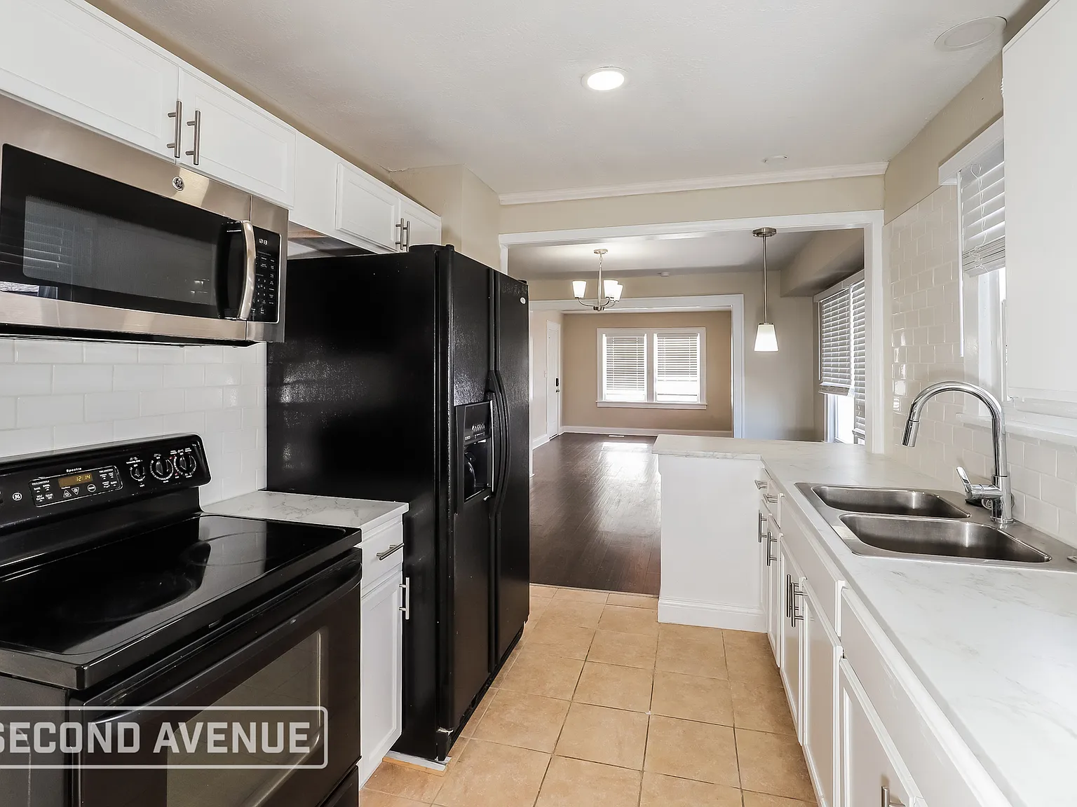 3 bed, 1.0 bath, 1037 sqft, $1,195 — Photo 3